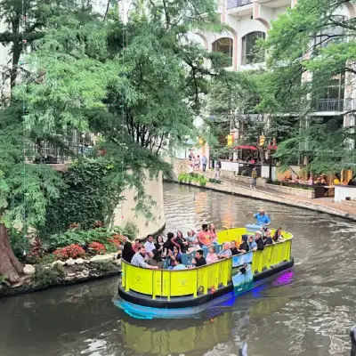 San-Antonio-river-walk-boat-728x728